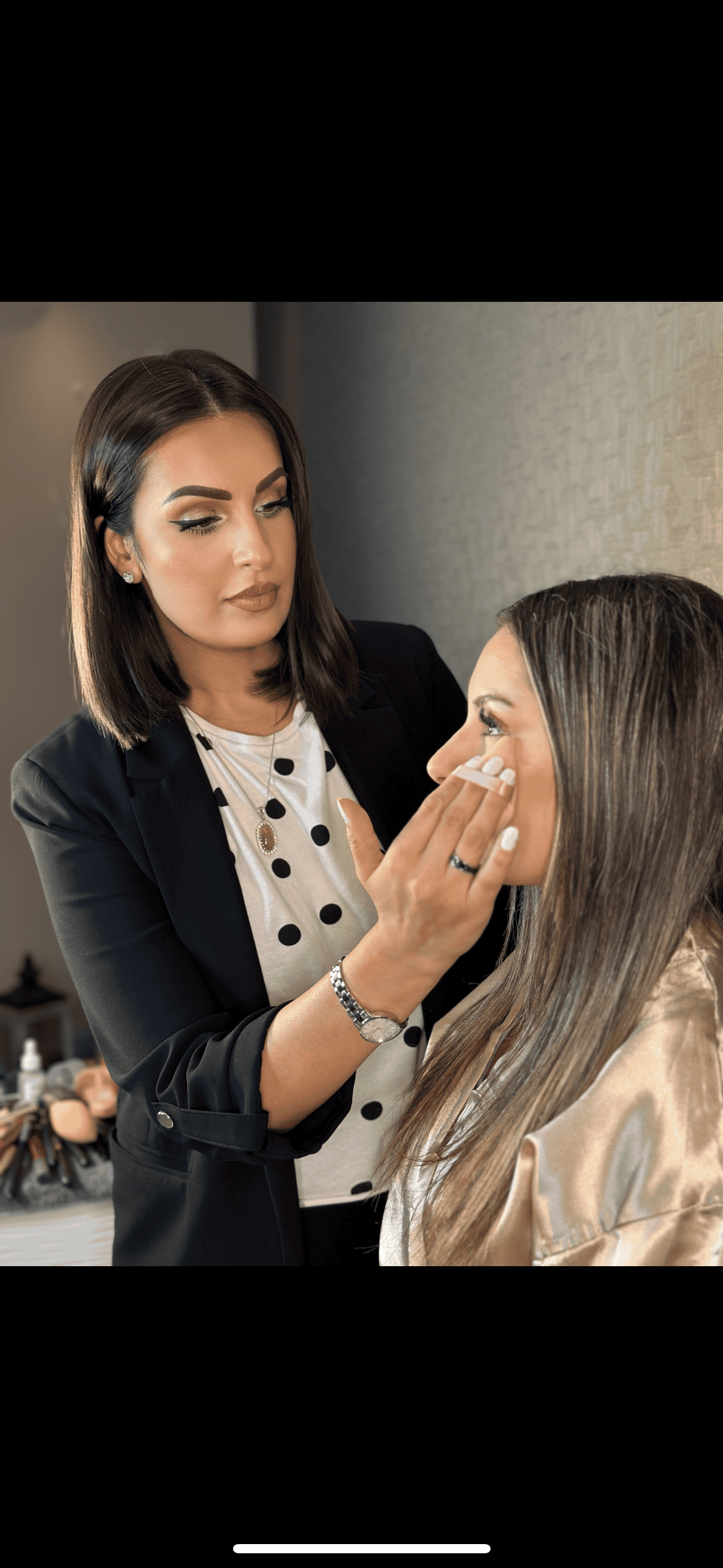 Kinzza Raja teaching a private makeup lesson