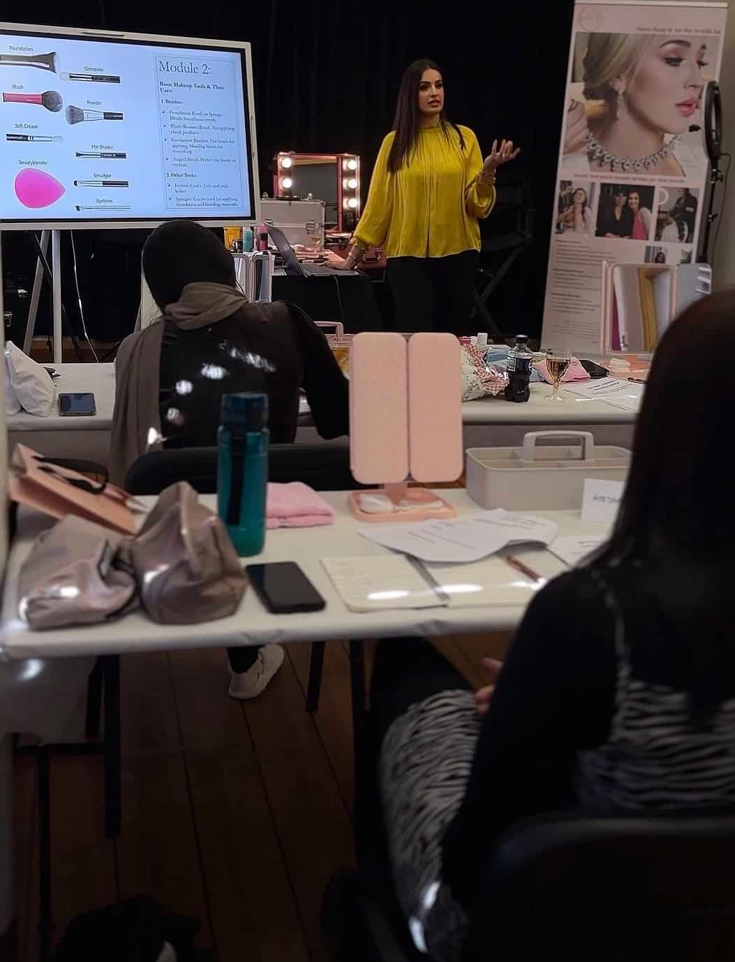 Makeup lesson moment