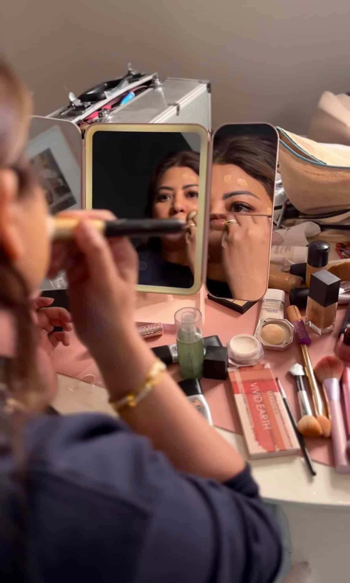 Makeup lesson moment